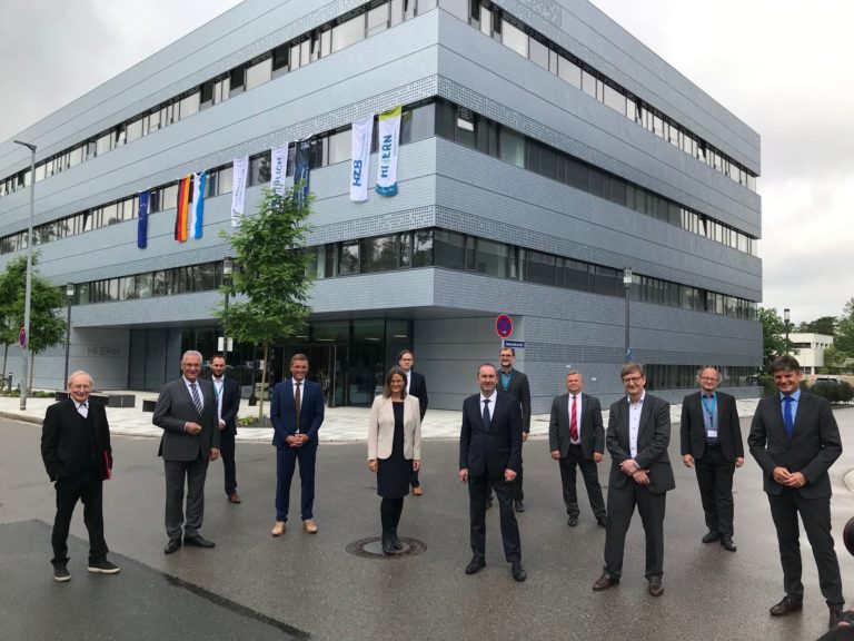 FAU: Helmholtz-Institut für Erneuerbare Energien eingeweiht