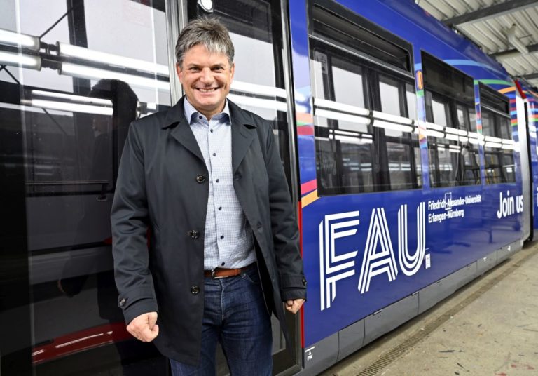 Straßenbahn im FAU-Design